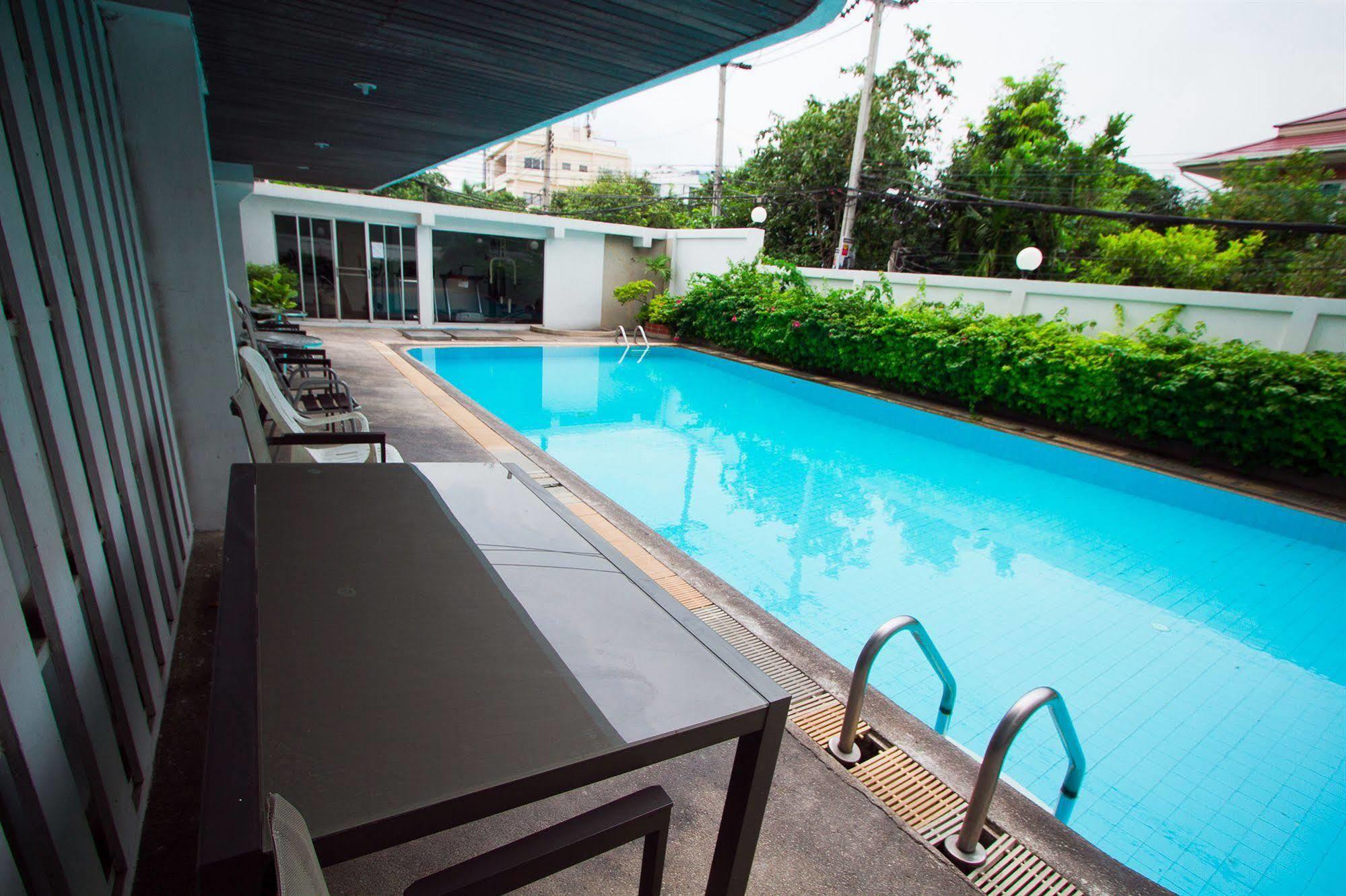 The Xp Bangkok Hotel Exterior photo